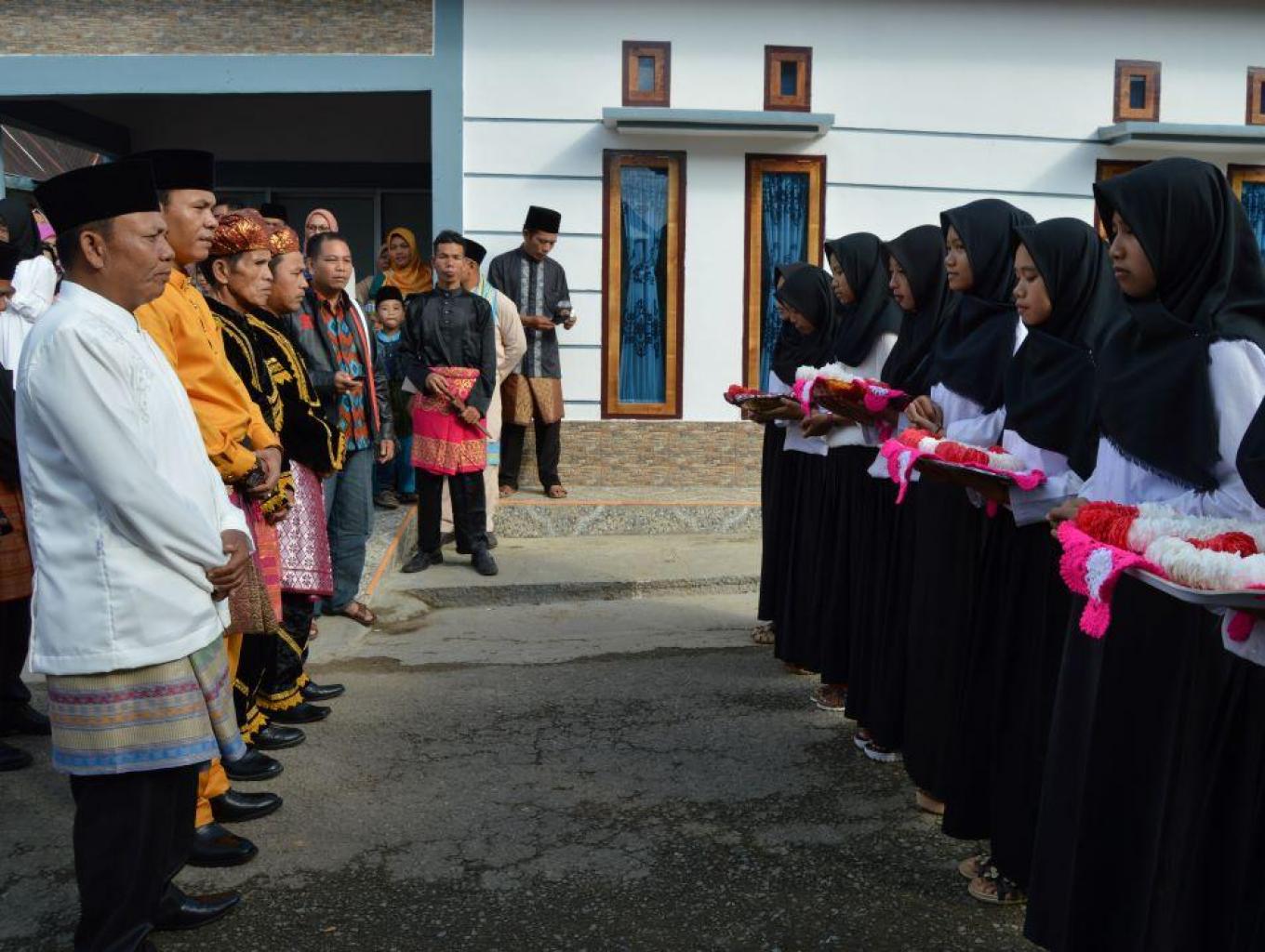 Pengalungan Bunga