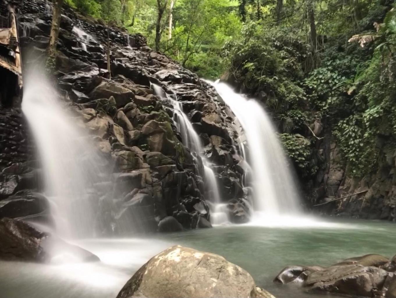 Wisata Air Terjun Lapasarengi