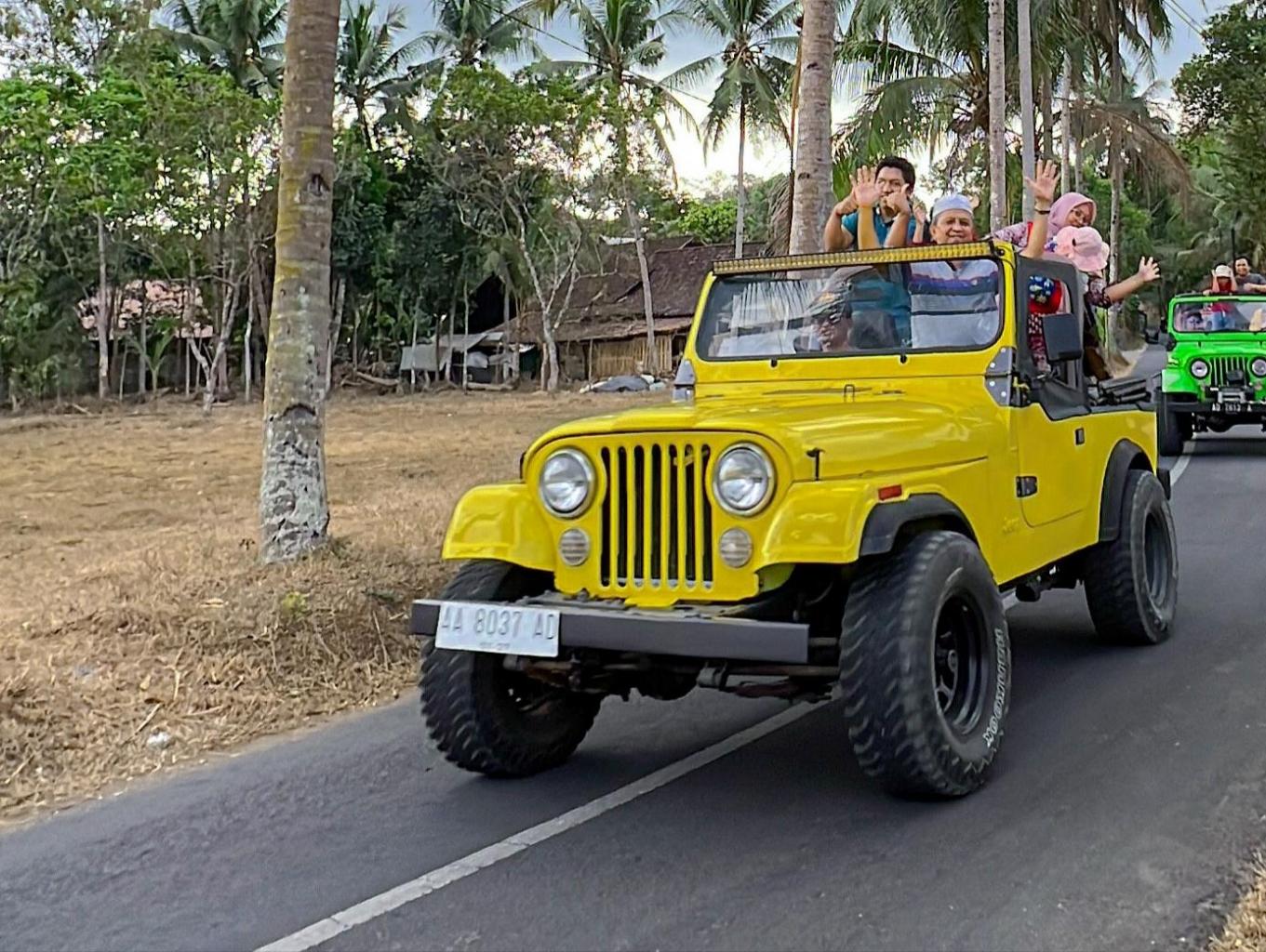 Jelajah Desa Borobudur Naik Mobil Jeep