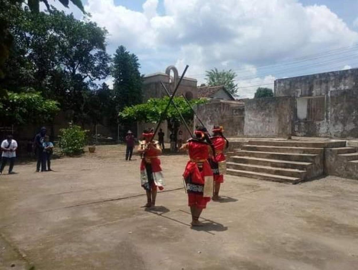 Tari Lawung