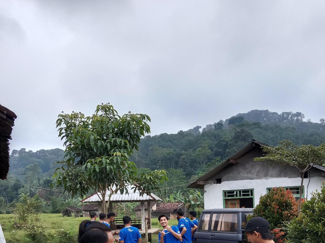 Menanam Pohon dan Merawat Sumber Mata Air