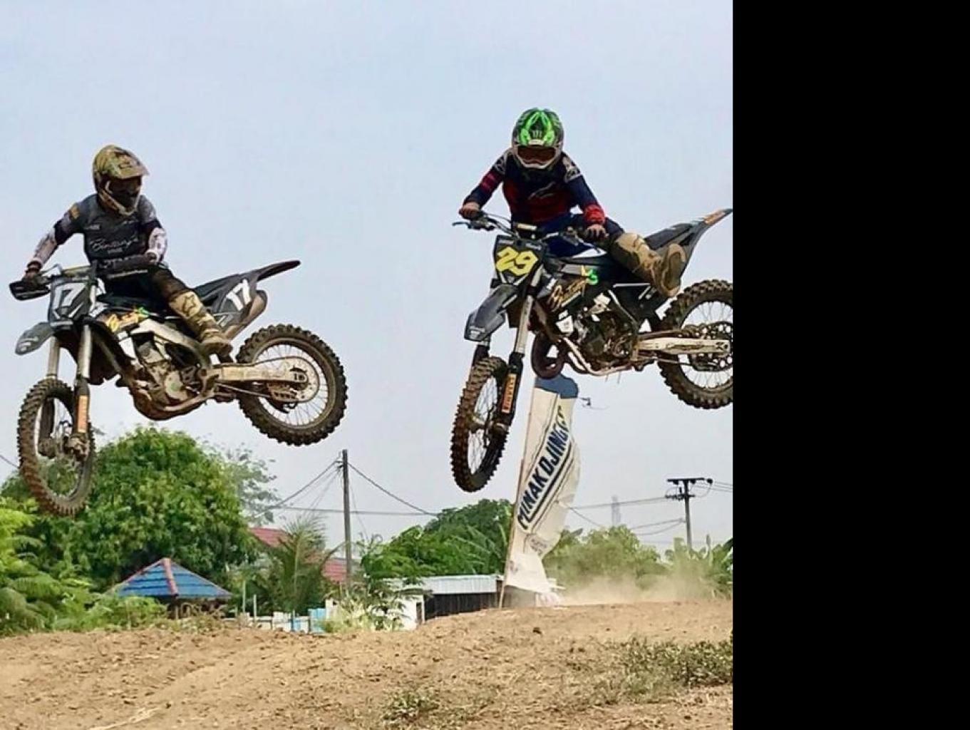 Race Motor Cross Pesona Wanajaya