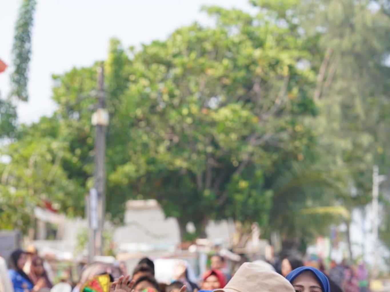 ARAK ARAKAN MEMAKAI BAJU ADAT 