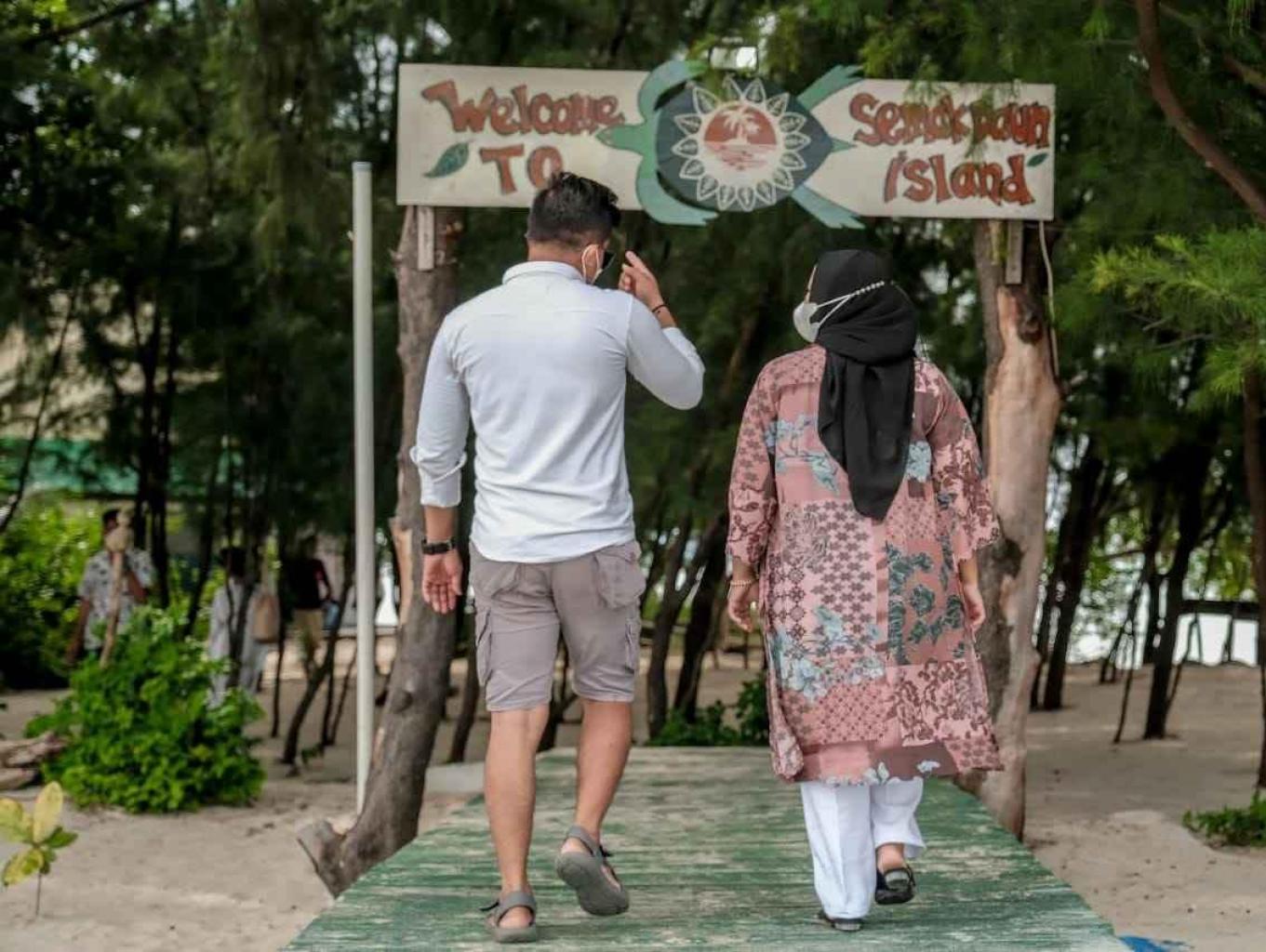 Pulau Semak Daun