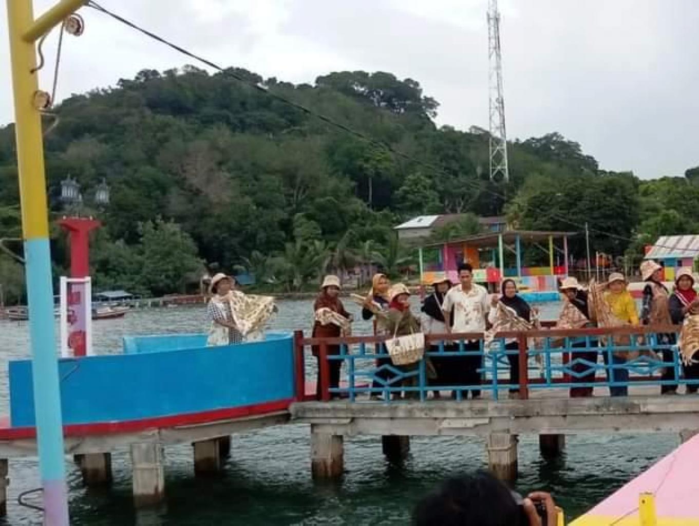 Pelabuhan Warna - Warni