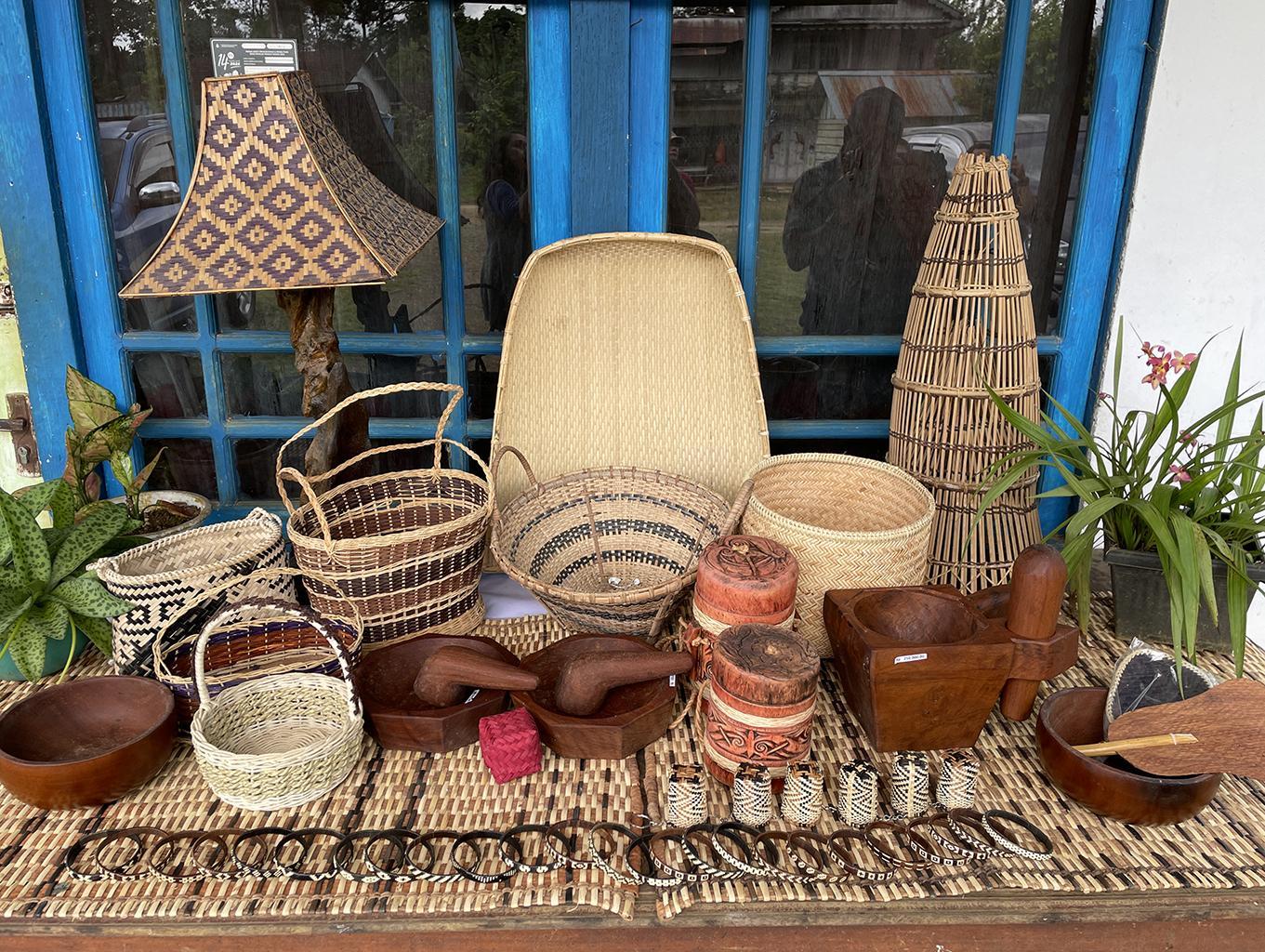Produk Kerajinan Tangan Masyarakat Desa Wisata Sahan