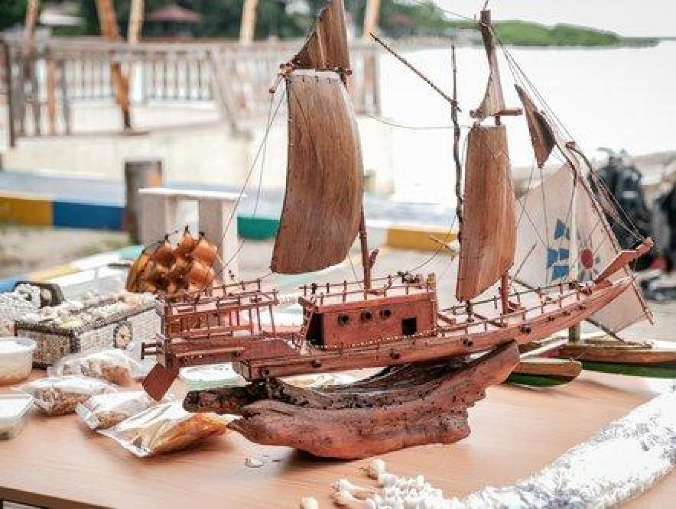 Miniatur kapal