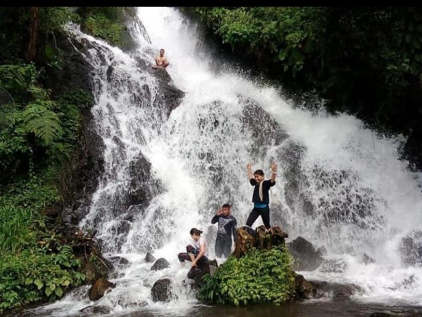 Pemandian Air Terjun Kupitan