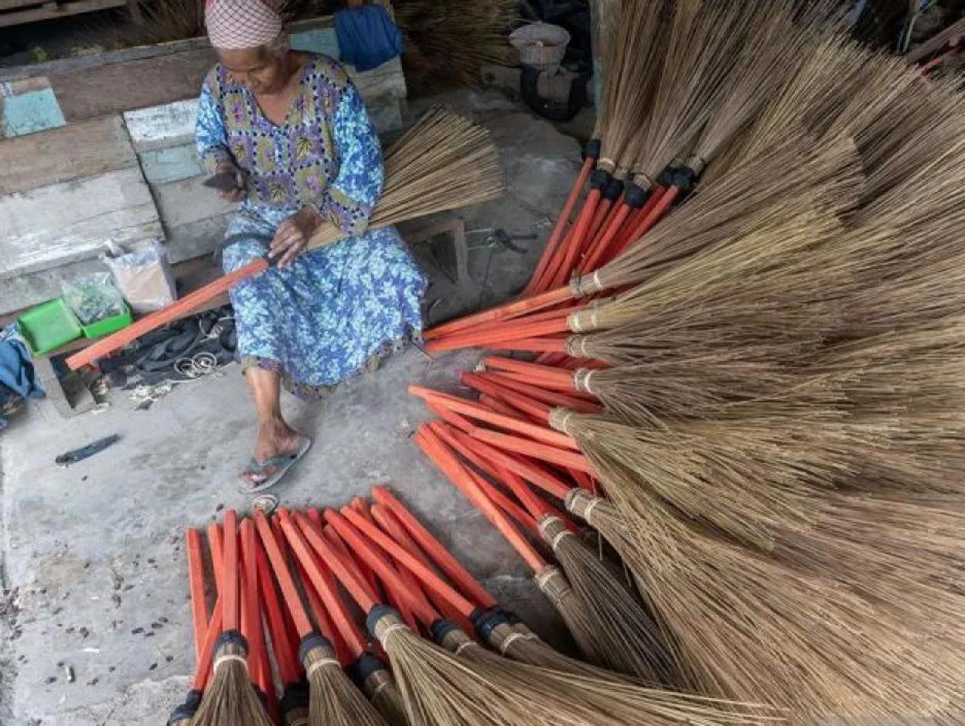 Kerajinan Tangan Sapu Lidi