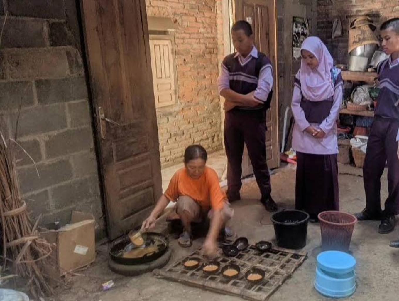 Edukasi membuat Gula Jawa di UMKM Kampung Gula