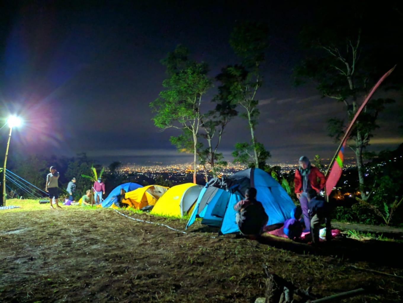 Pemandangan Malam di Bukit Guyangan