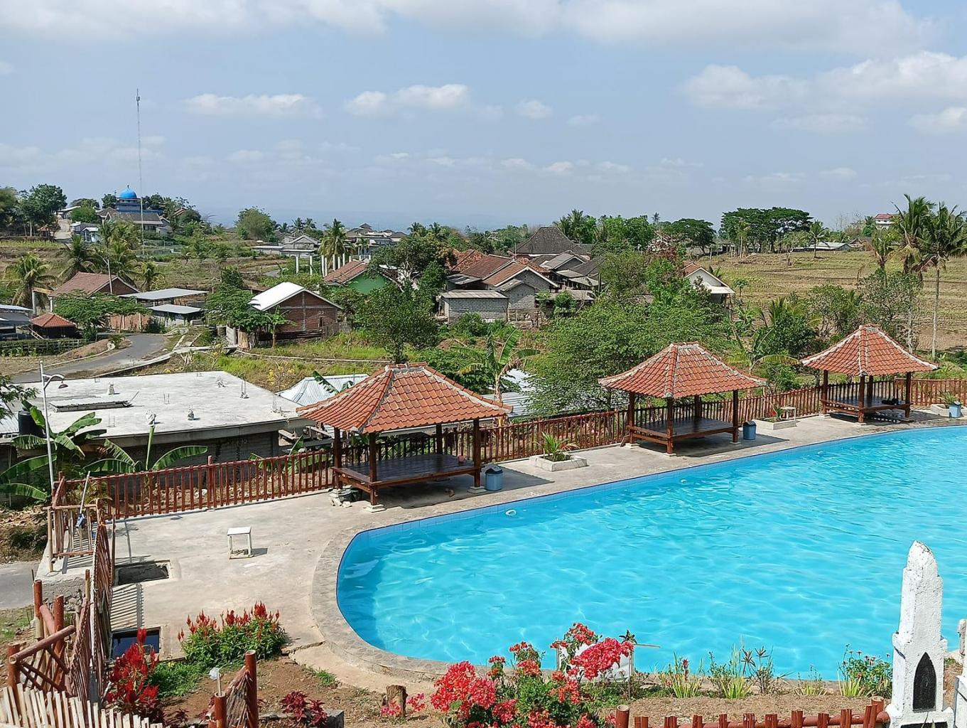 Kolam Renang Jabal Rahmah