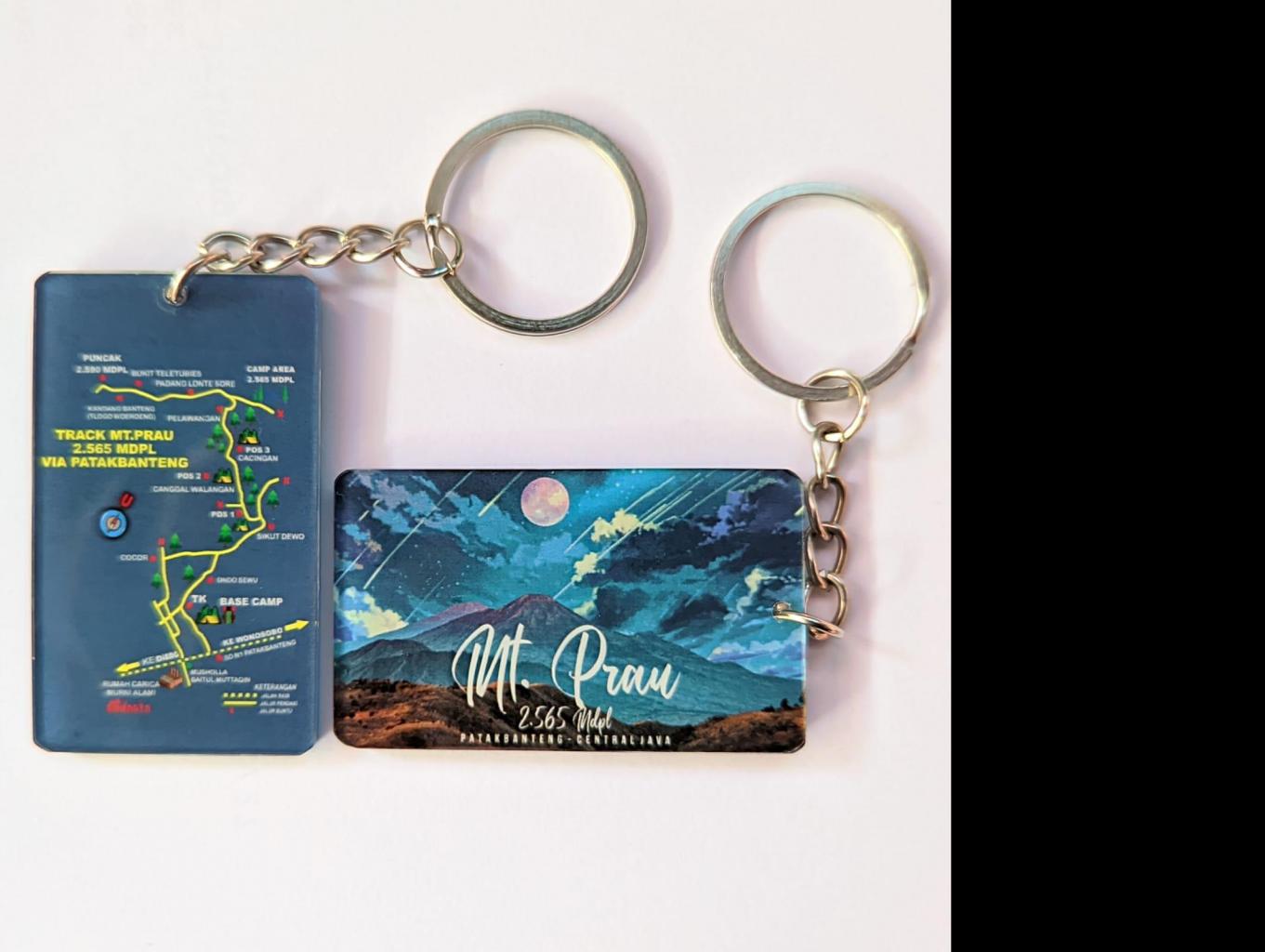 Ganci Akrilik Gunung Prau