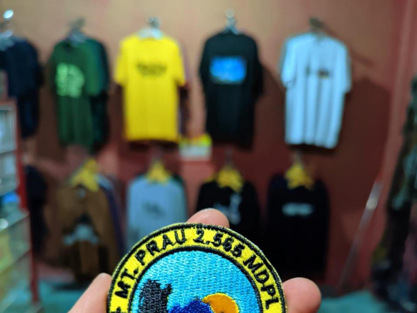 Emblem Gunung Prau