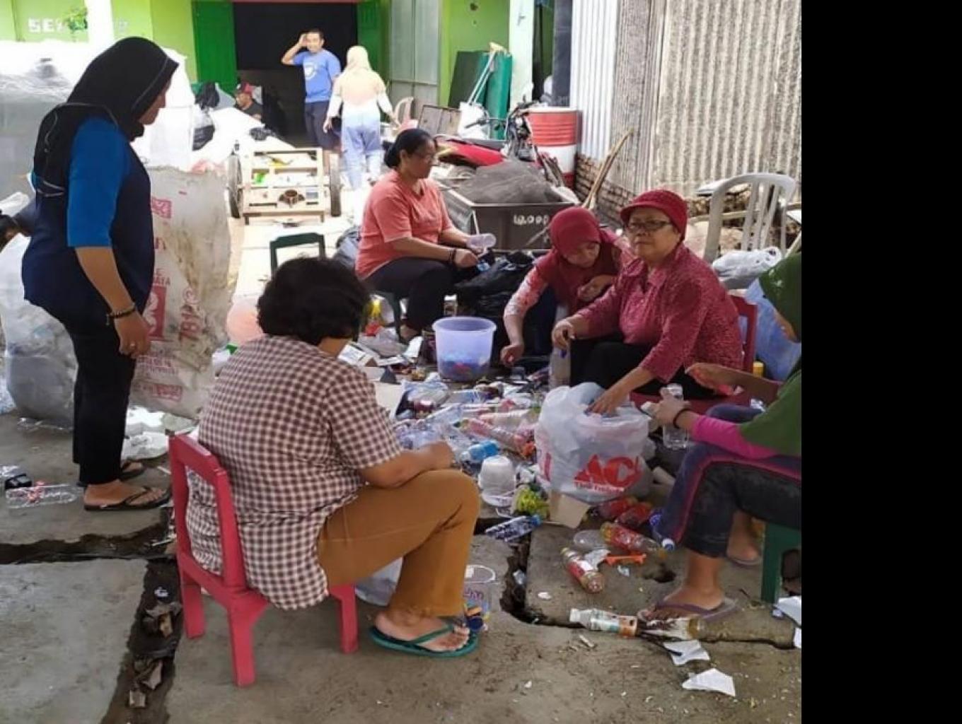 Pengolahan sampah di Bank Sampah