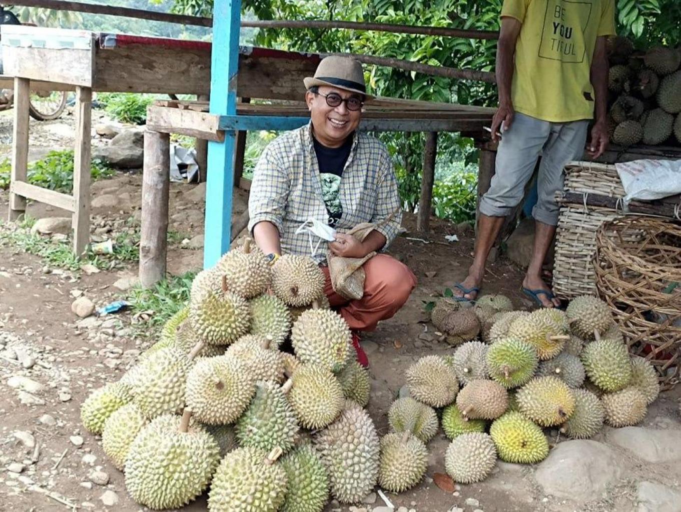 Wisata Maunian Durian ( Menunggu Durian Jatuh )