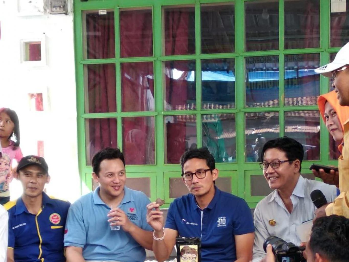 Kunjungan dari Pejabat dari Pemerintah Daerah dan Pemerintah Pusat ke Kampung Sanan Tempe