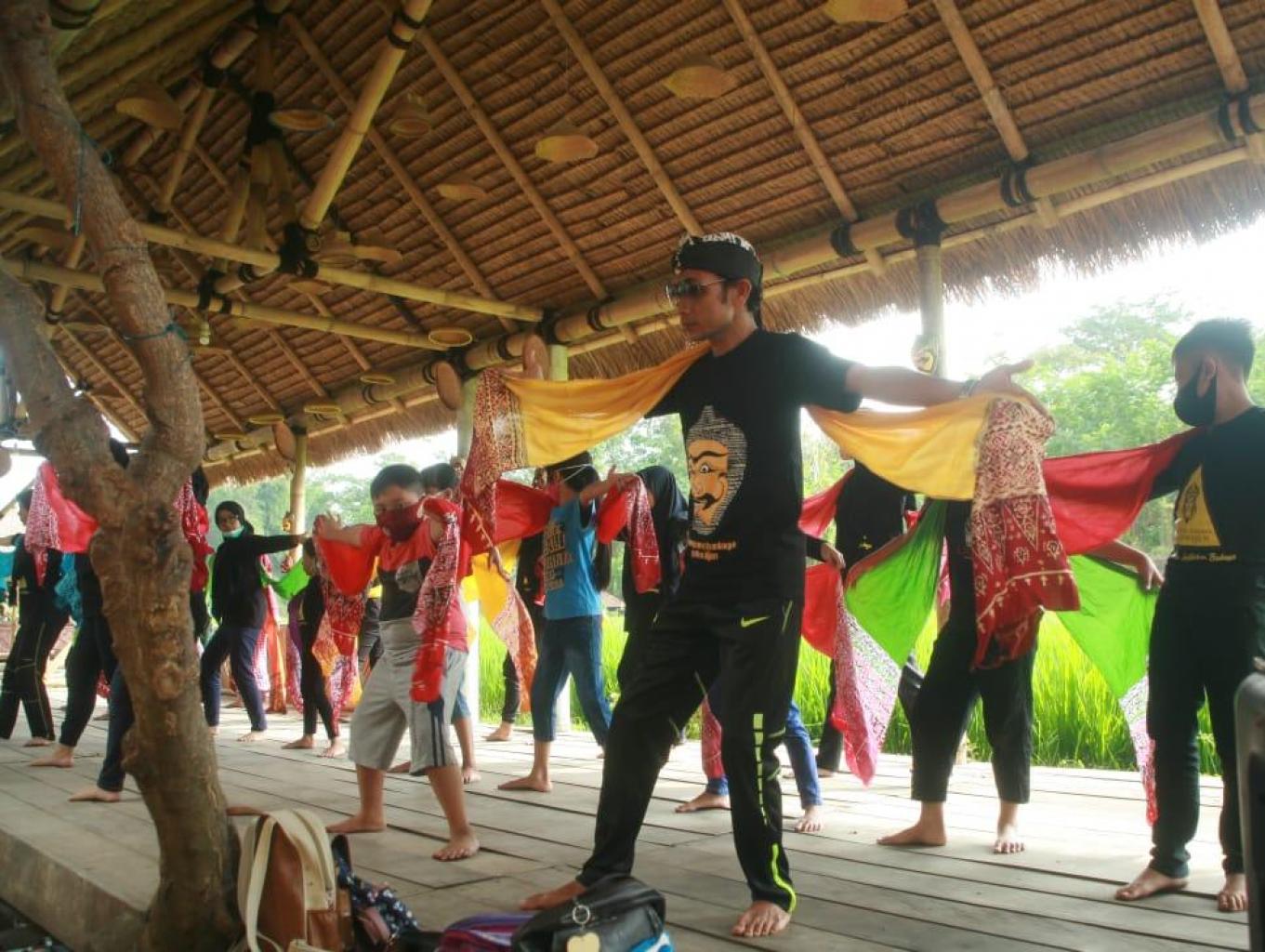 Gladhi Tari Topeng Malang