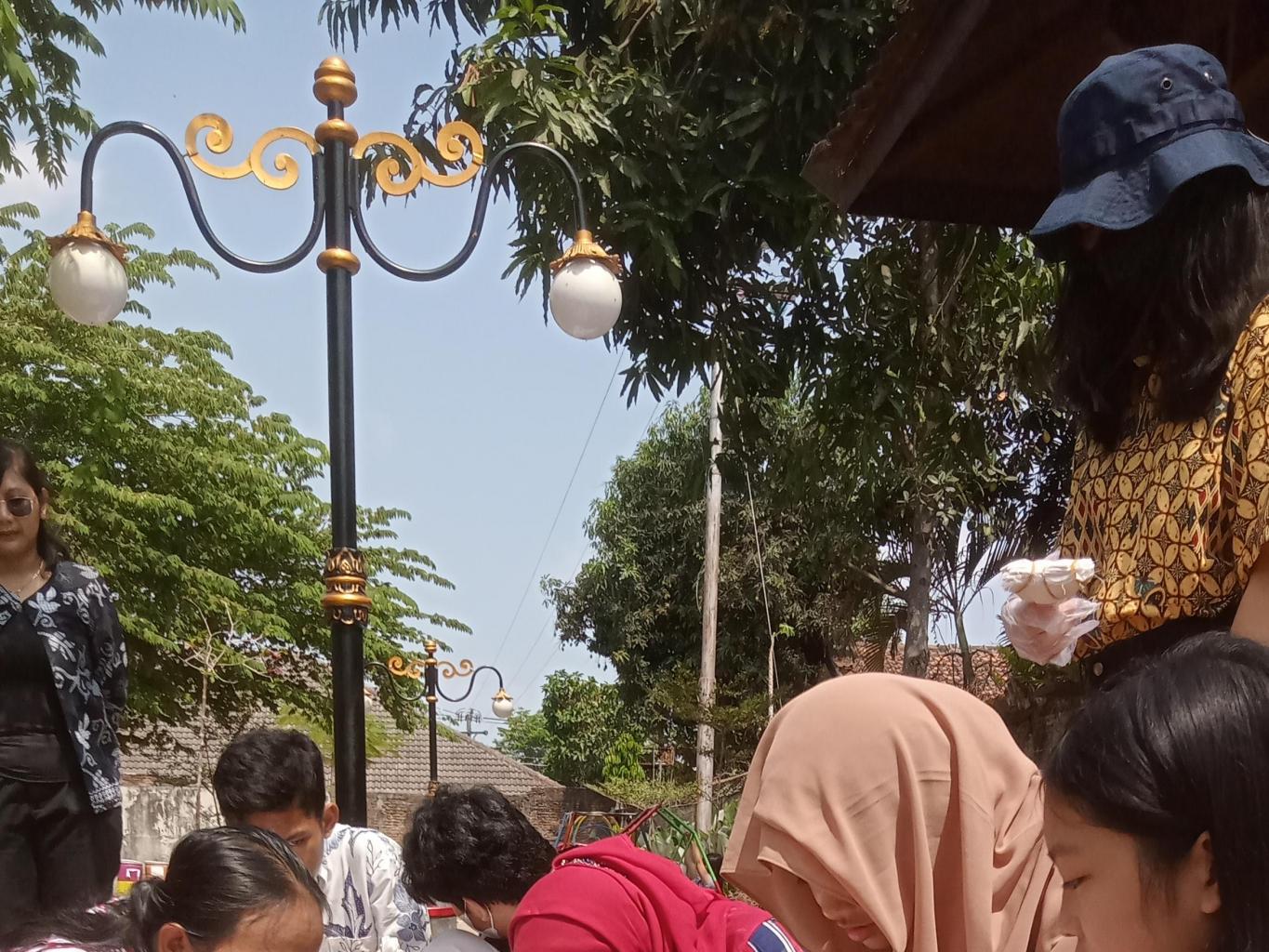 Pelatihan pewarnaan shibori