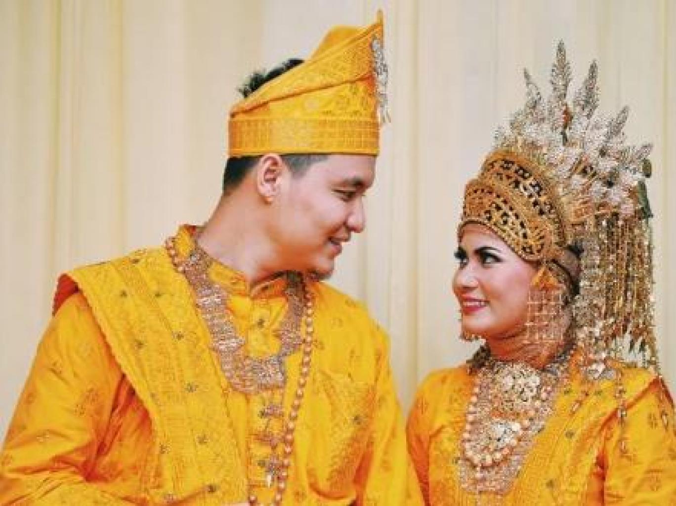 PAKAIAN ADAT BUDAYA TOLITOLI