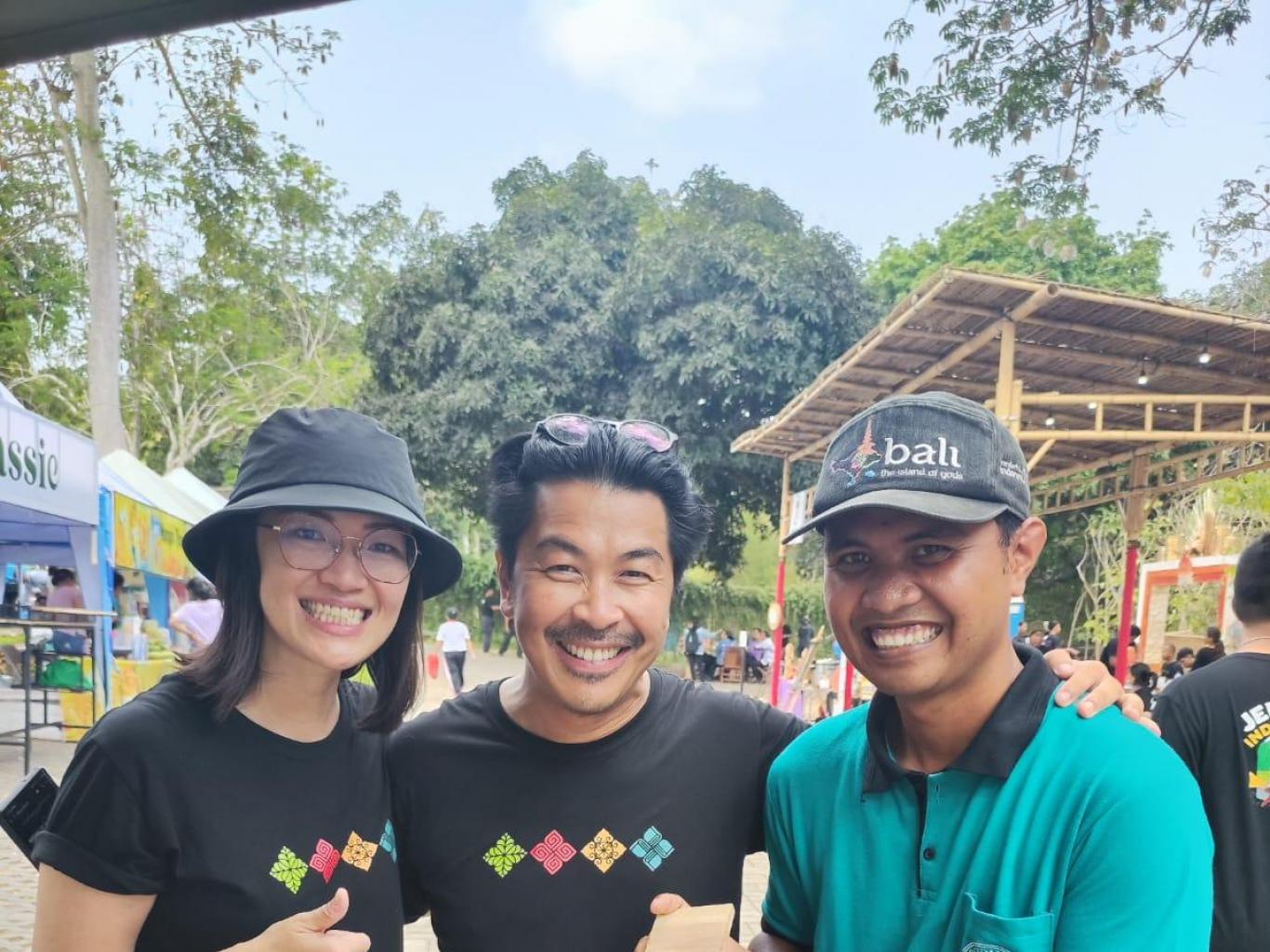 Jam tangan kayu diikutkan dalam jimbafest 2023 di Jimbaran bertemu dengan owner bapak agung