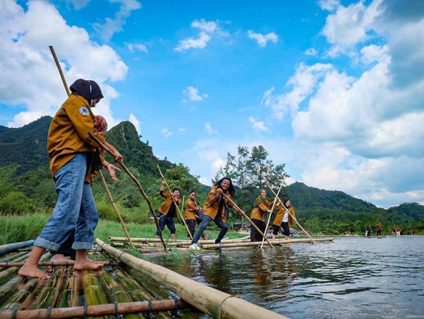 rakit bambu