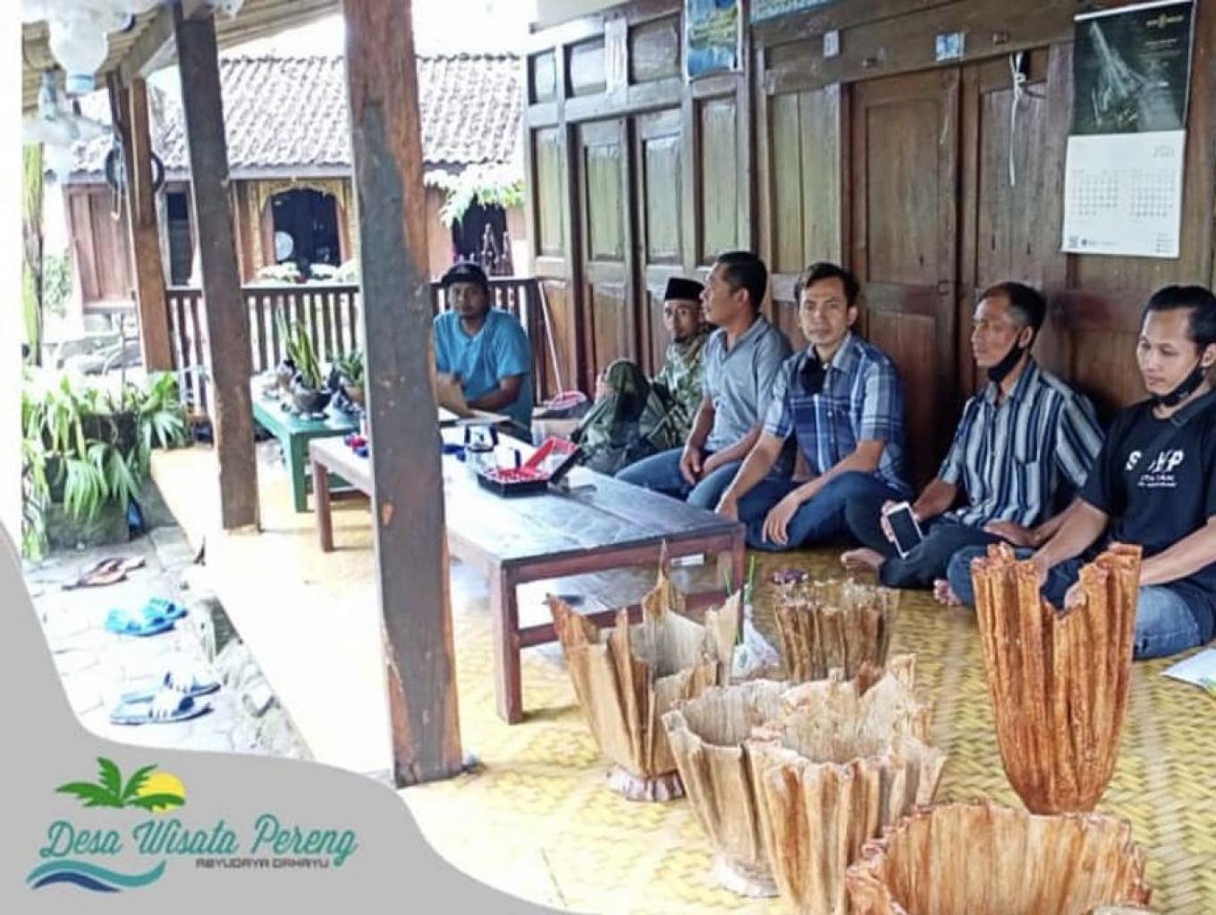 Pot bunga dari kain bekas