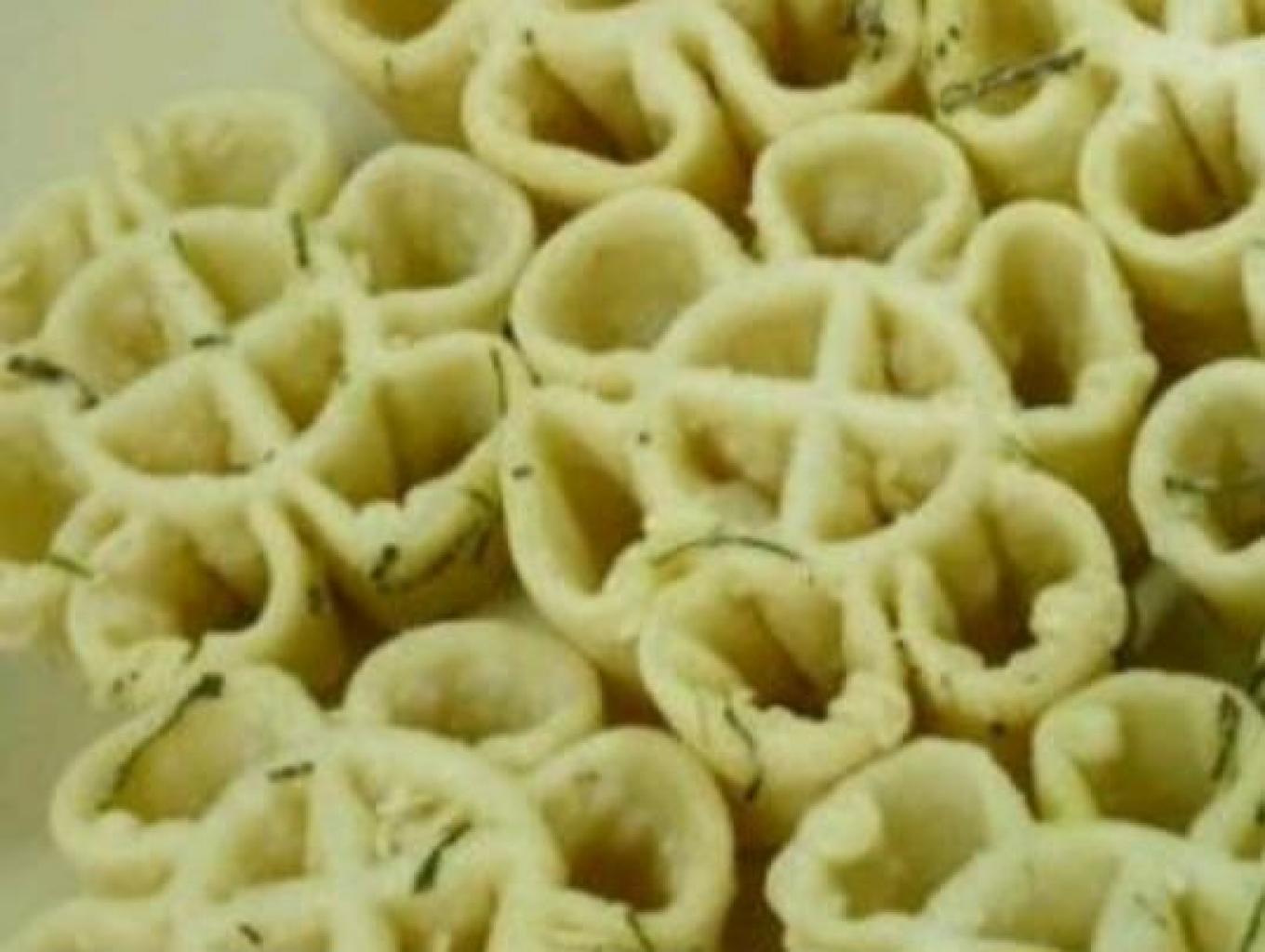 Saroja (Kembang Goyang)