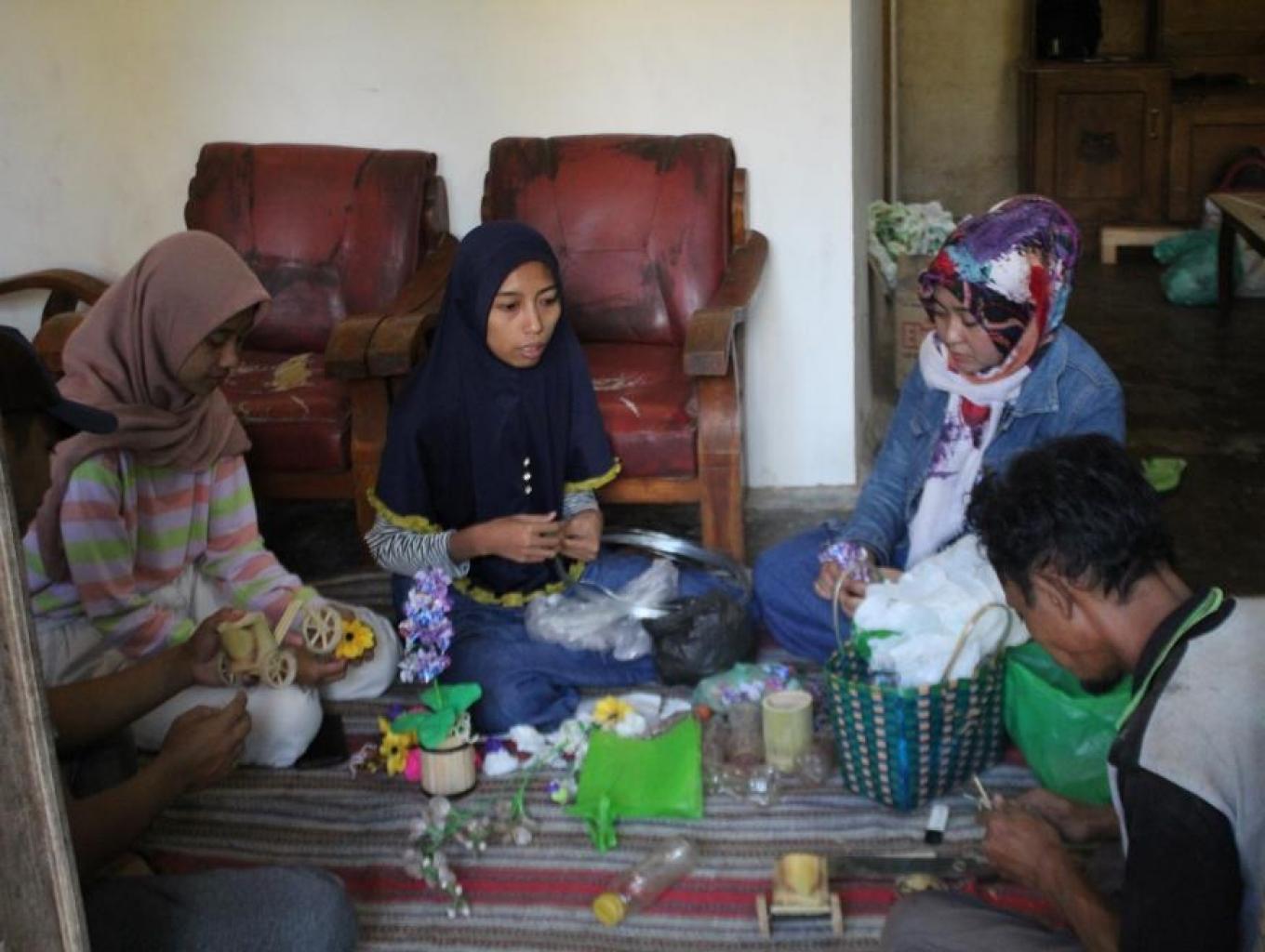 Edukasi Daur Ulang Sampah Plastik