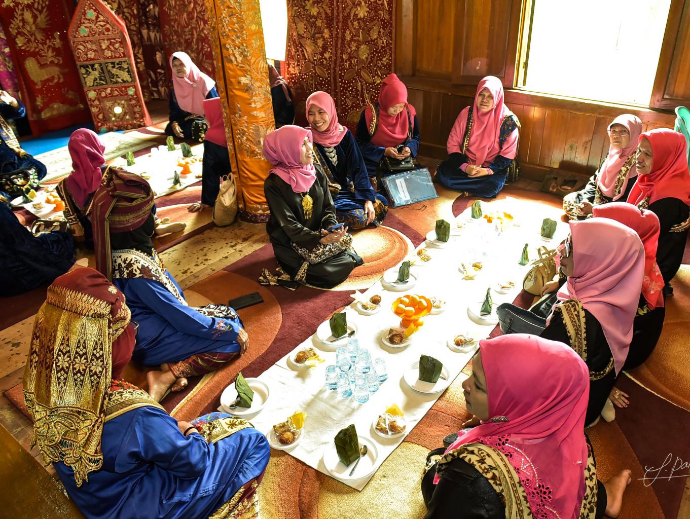 Makan  Bajamba Di Rumah Gadang 
