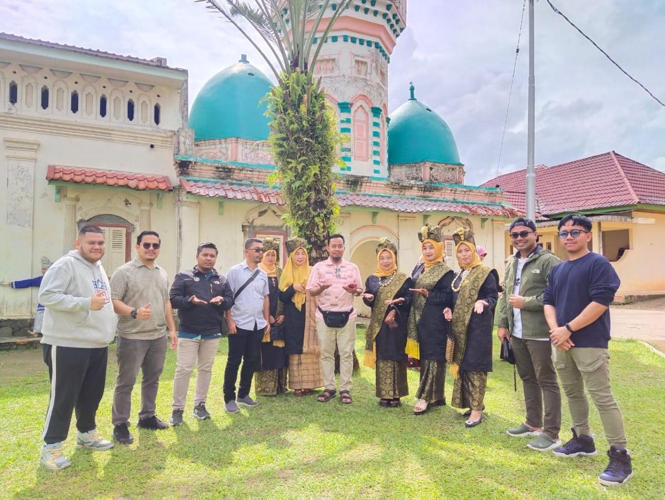 Paket Wisata Religi dan Sejarah