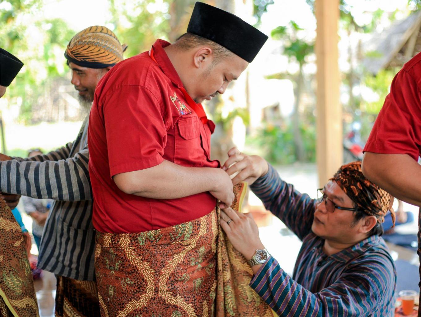 Atraksi Sewekan Kain Jarik Gaya Gunungsari