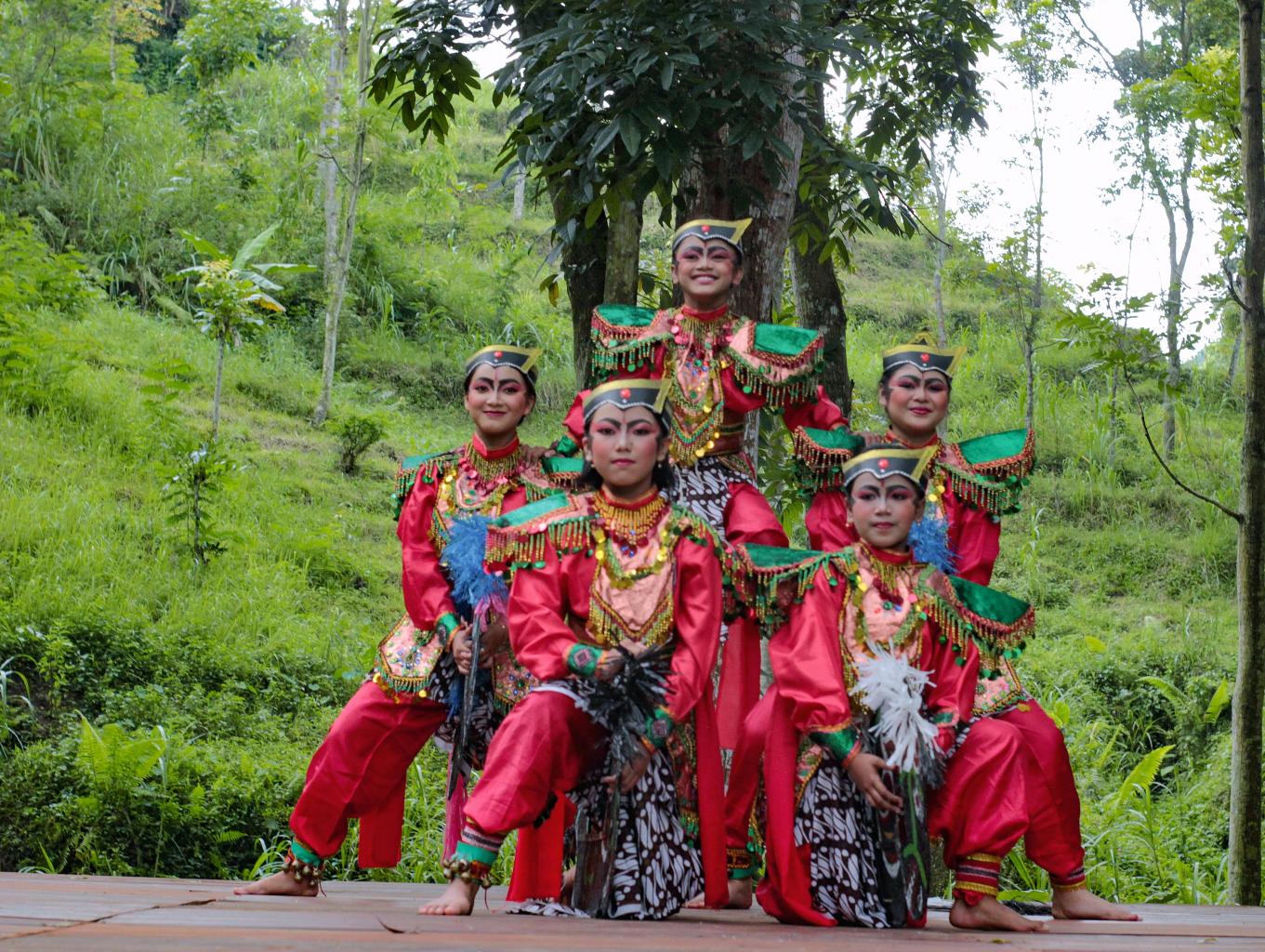 Tari Jaranan kendalisodo dibawakan oleh anak-anak sanggar swastika budaya Desa Penanggungan
