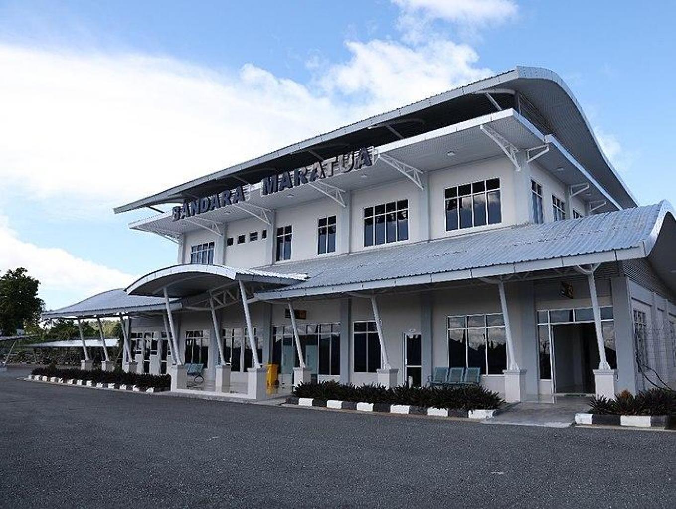 Bandara Maratua di Kampung Wisata Payung-payung