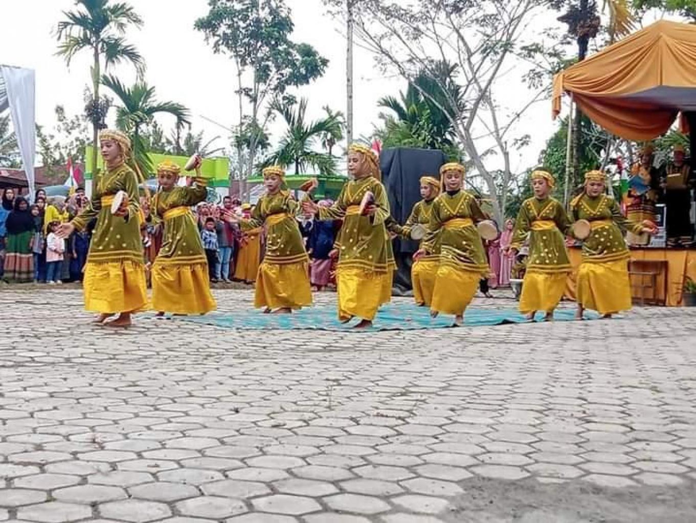 tari rangguk baru semerah