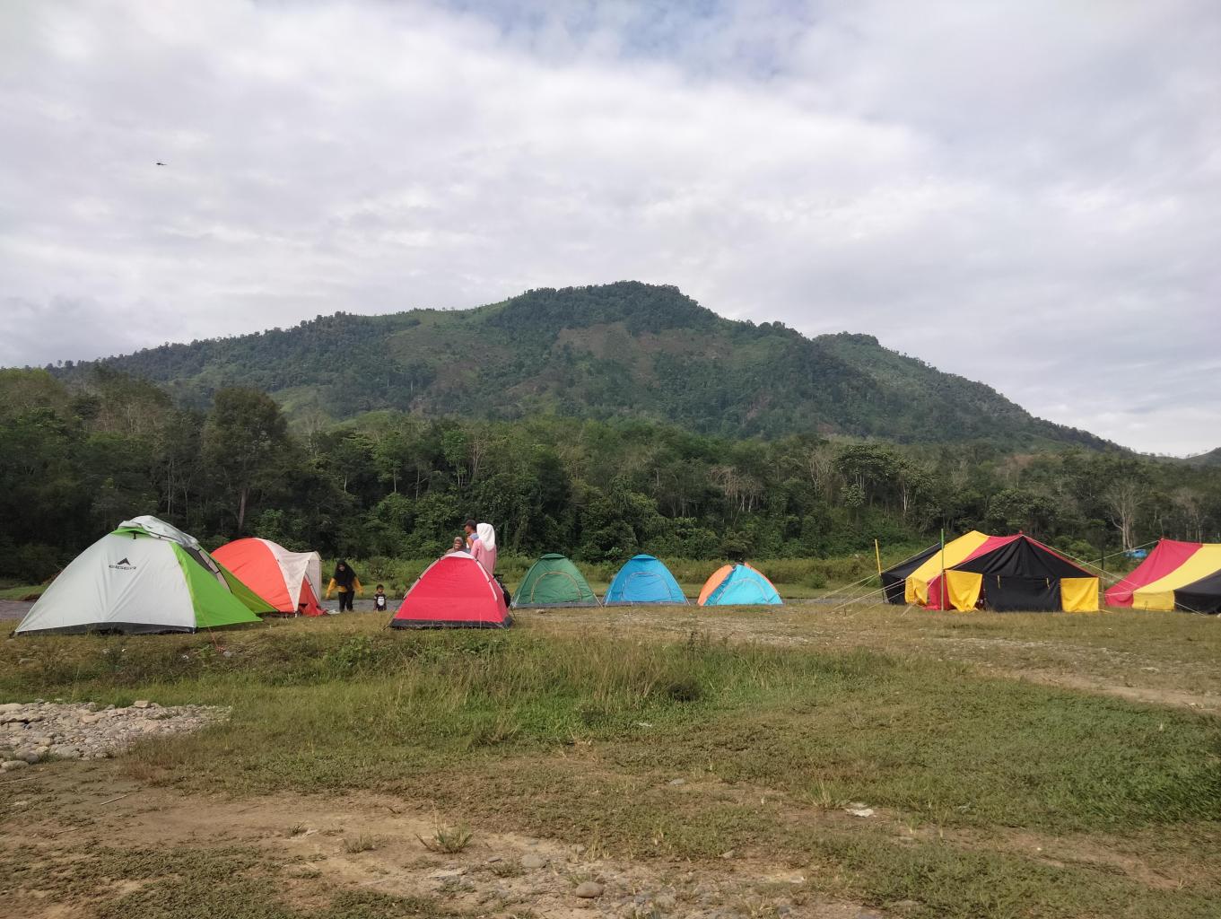 Area Kemping Keluarga di Objek Wisata Pantai Lubna