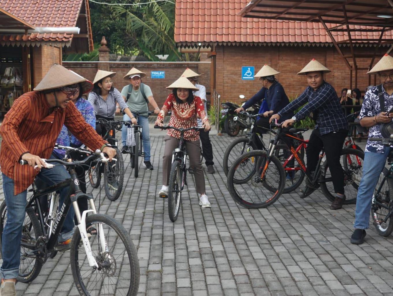 CYCLING TOUR