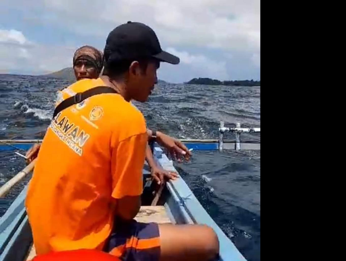 Keliling Pulau Mengunakan Perahu lokal Katinting