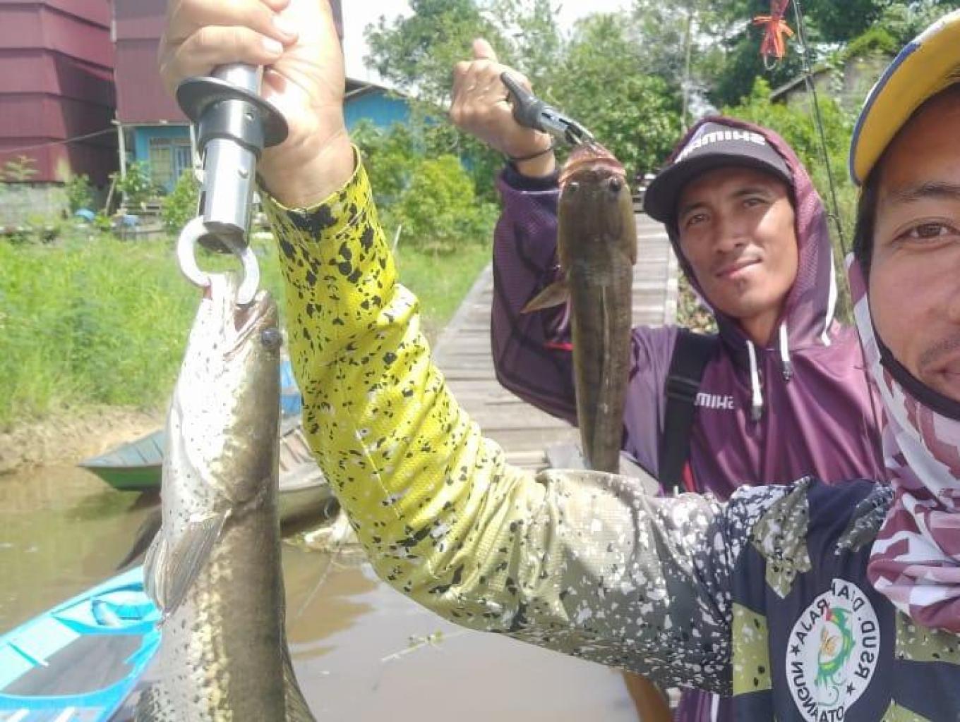MEMANCING DI DANAU SAGUNTUR