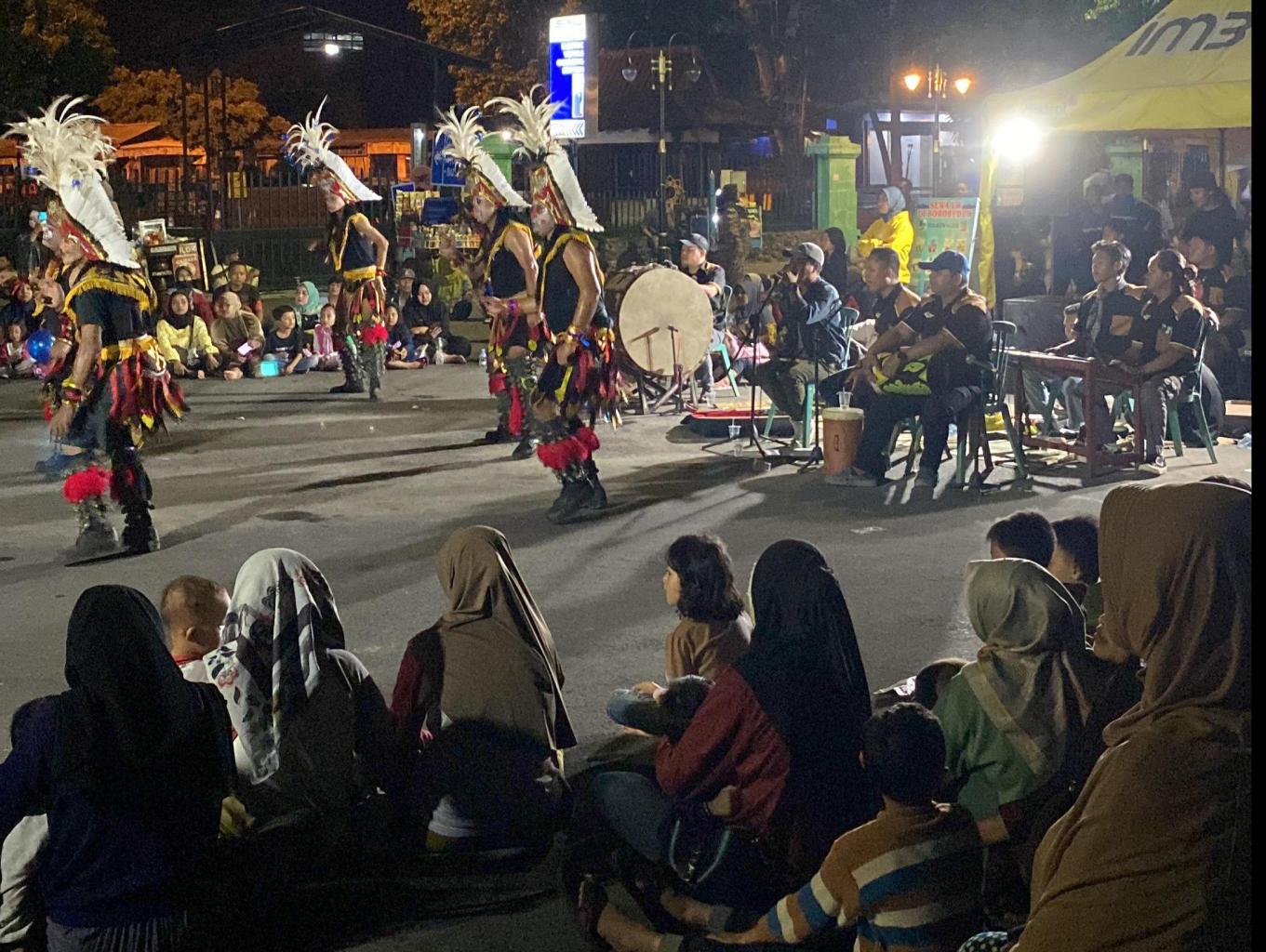 Tari Tradisional Dayak Cipto Kawedar
