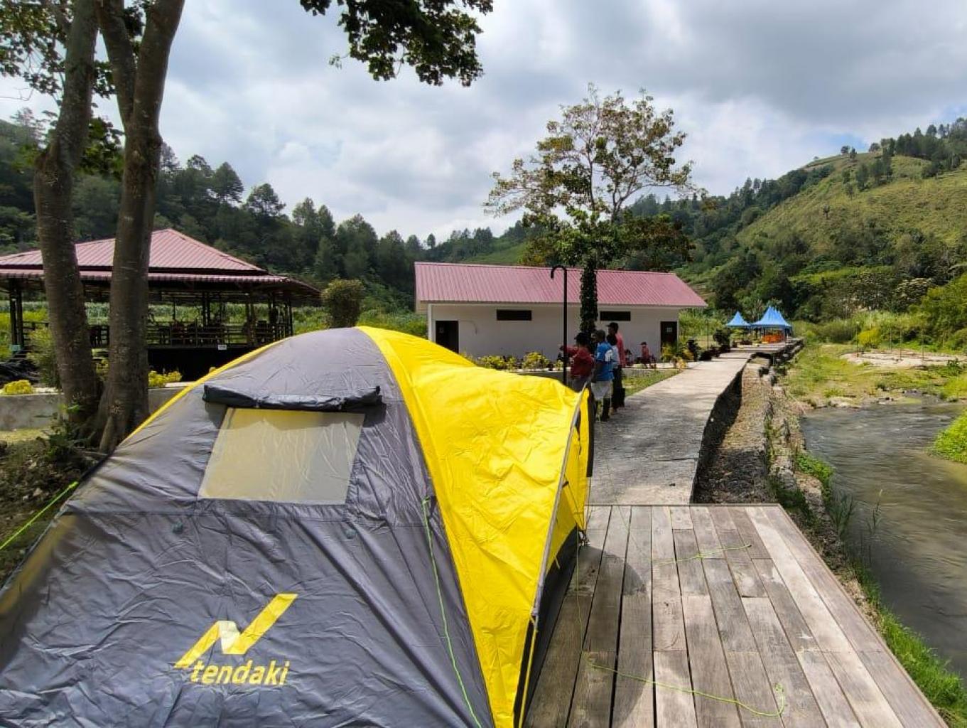 Kamping River Side Juma Bulu