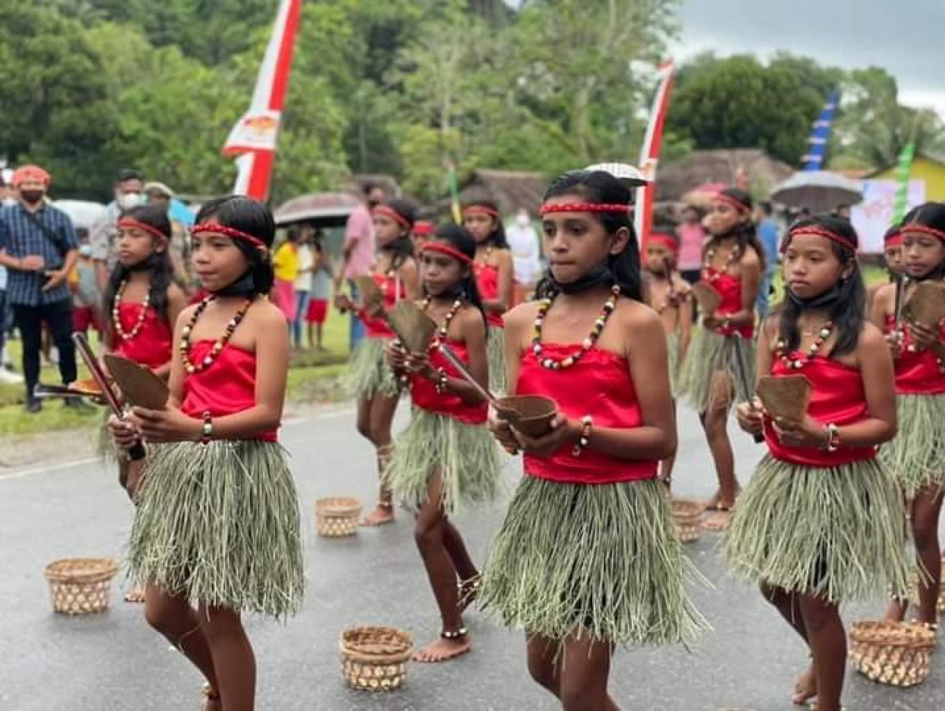Tarian tradisional PERELAWA (Potong damar)
