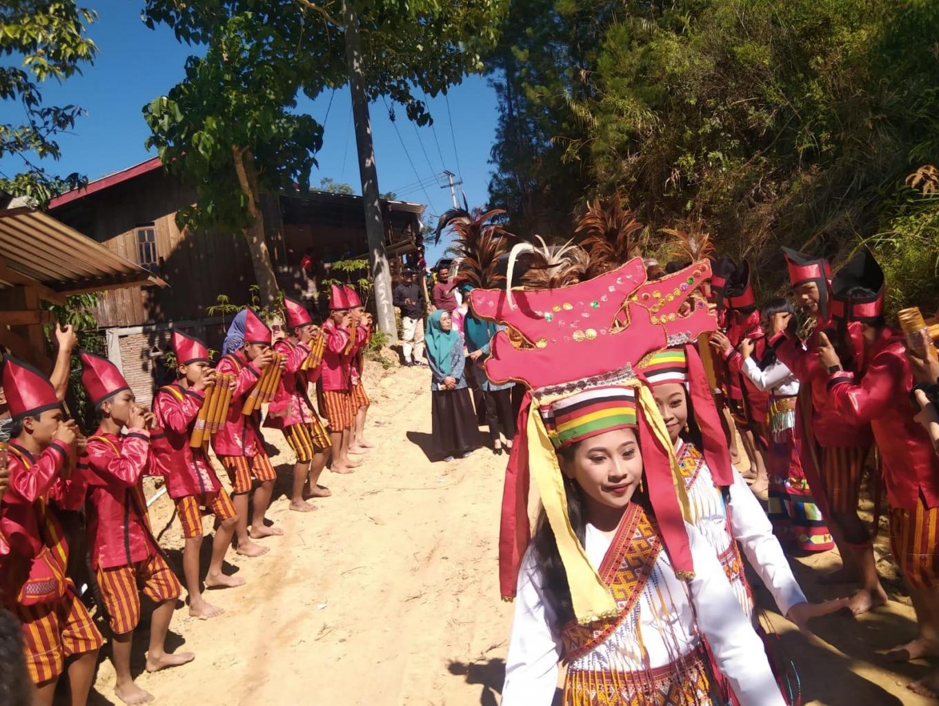 tarian lokal mamasa