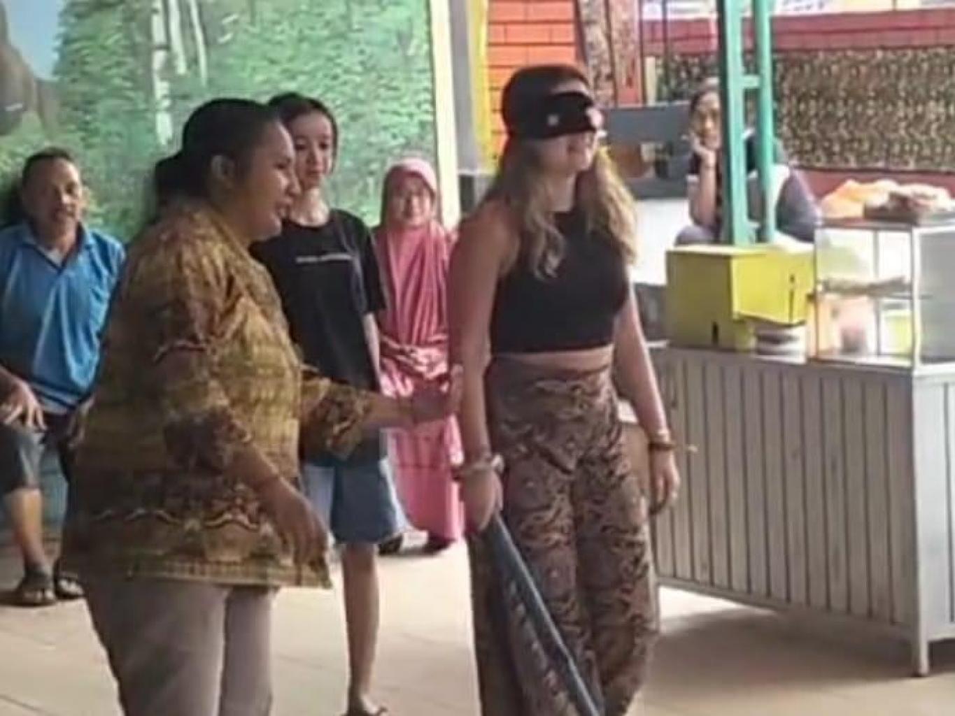 Keramahan warga KWJ/pelibatan wisatawan pada kegiatan warga KWJ