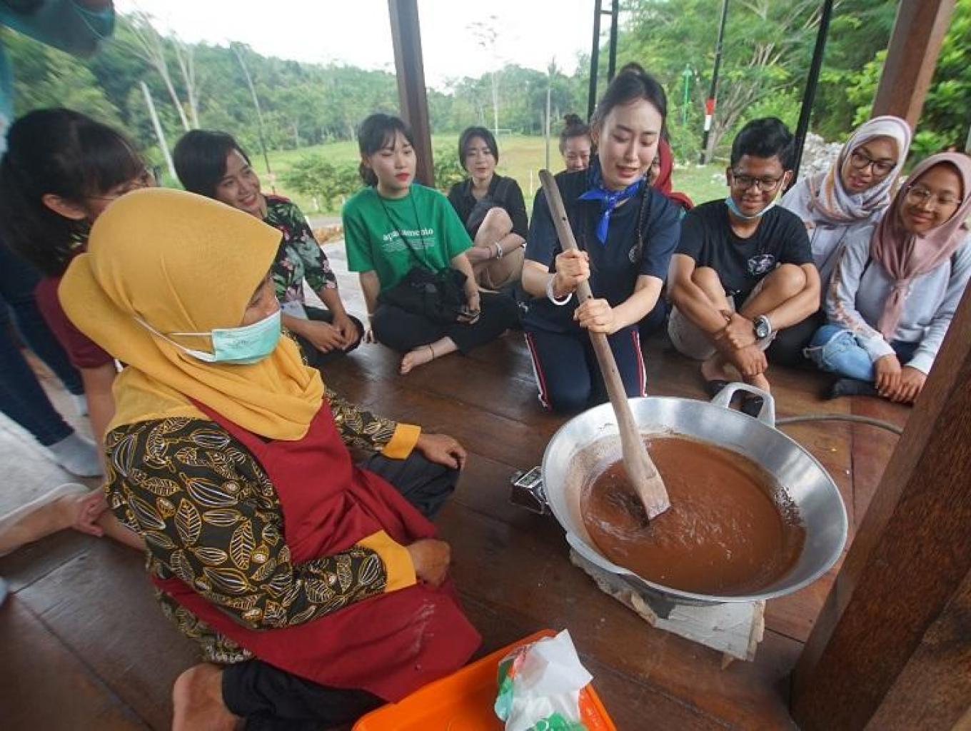 Paket Wisata Edukasi Pengolahan Dodol Kakao