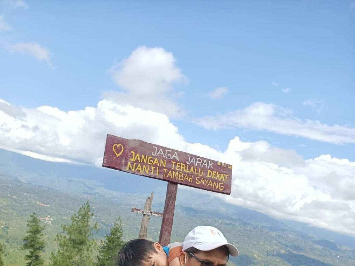 menikmati suasana di perrak