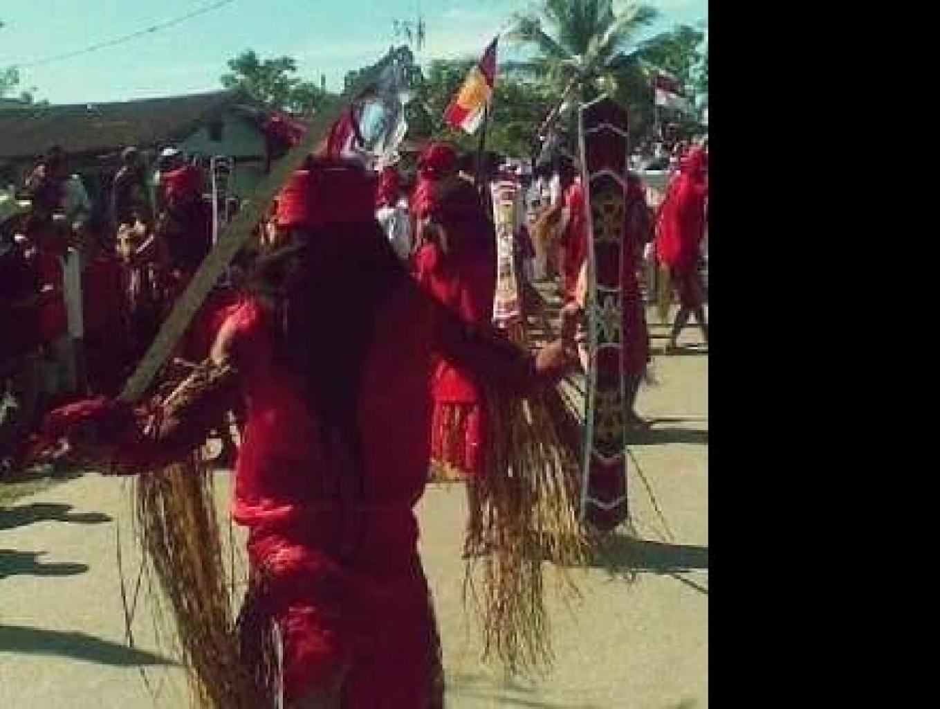 Tarian Adat Make Putih atau Kusu Putih