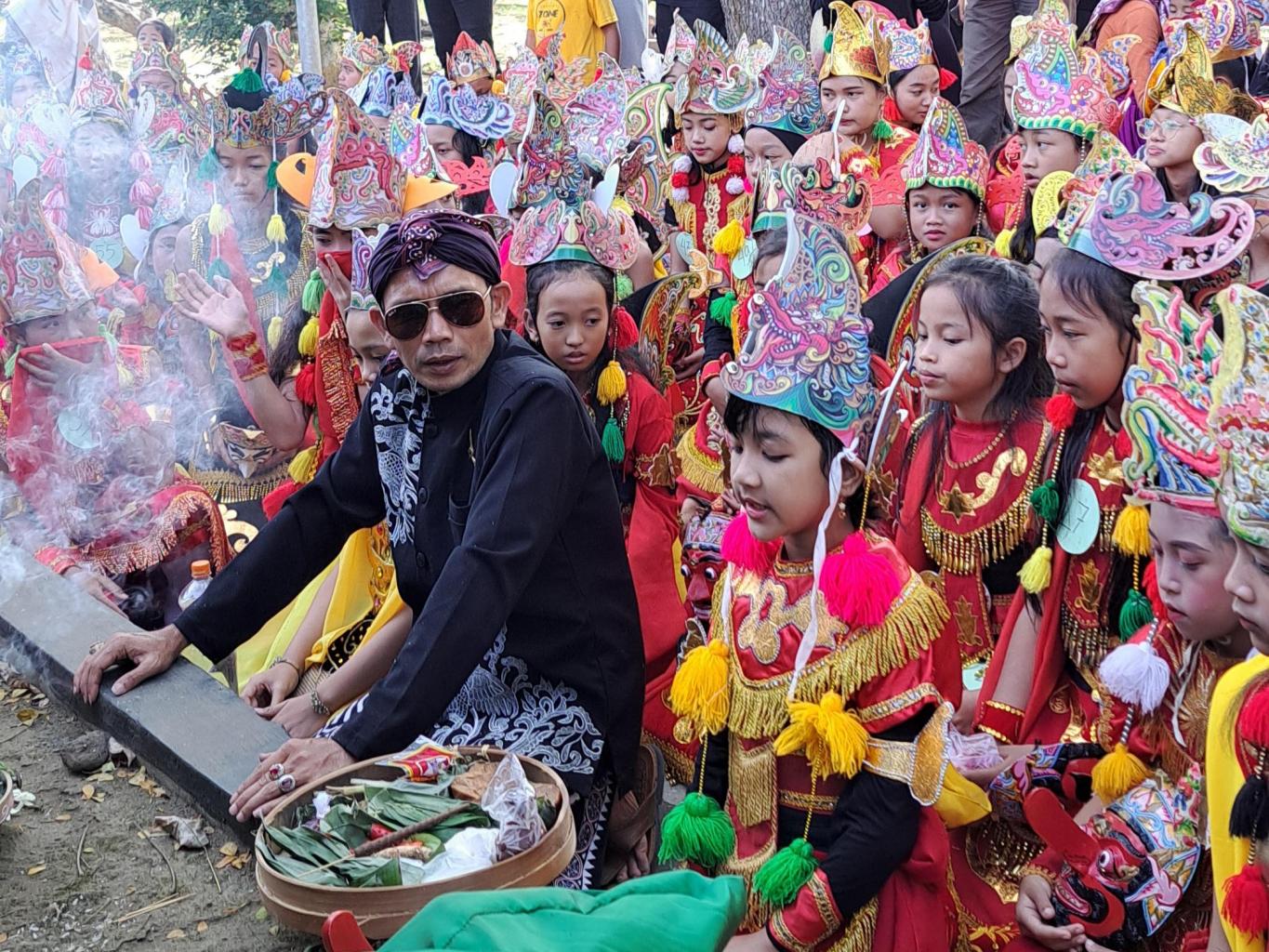 Tradisi Nyekar Topeng Malang