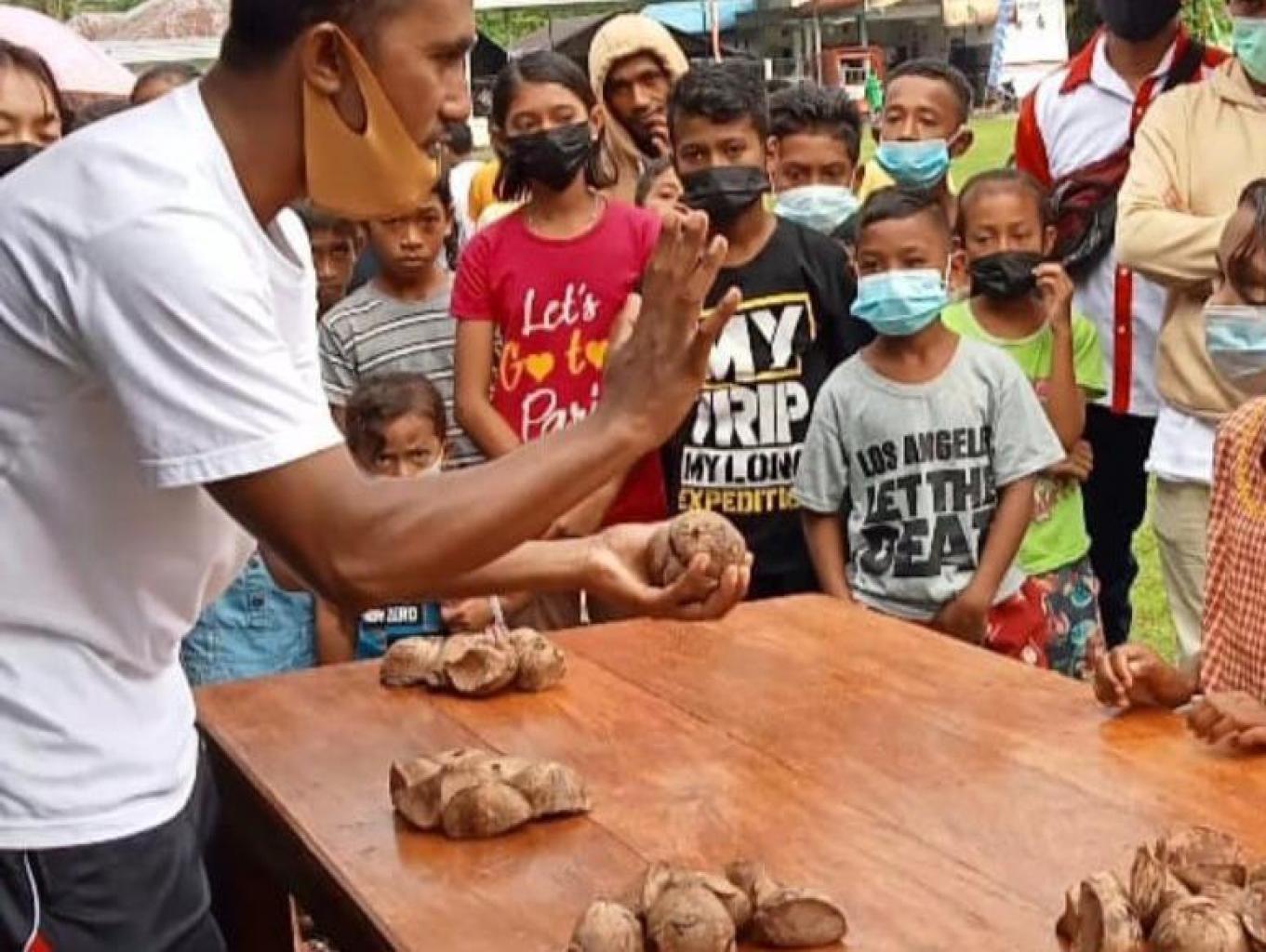 Permainan tradisional buah kira-kira