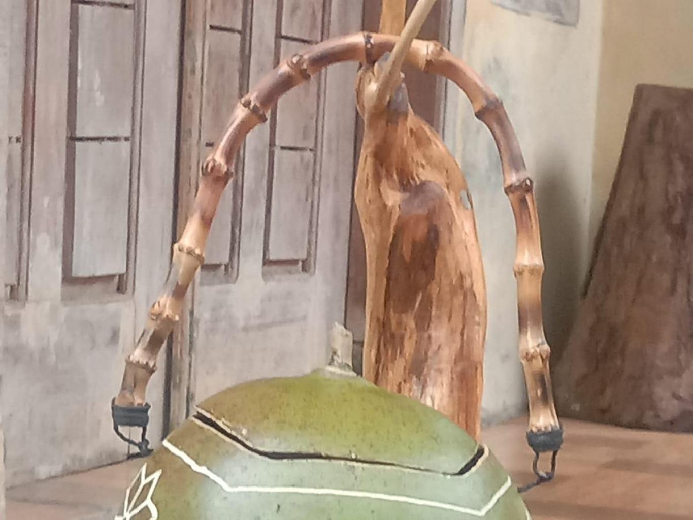 Kerajinan Cangkang Buah Maja